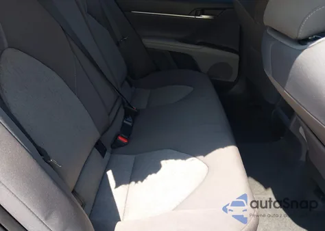 2022 Toyota Camry Le z USA, uszkodzony, nr VIN 4T1C11AK8NU054240